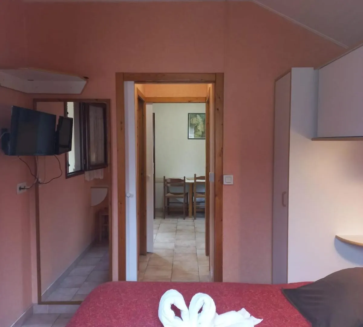 Les Jardins Du Castel Gites Annick Et Jean Paul Saint-Georges-d'Esperanche Holiday home